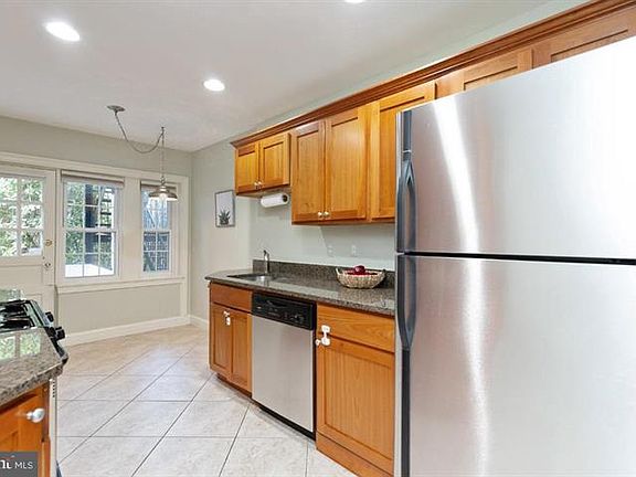 2nd image of 400 Commonwealth Ave Unit 103