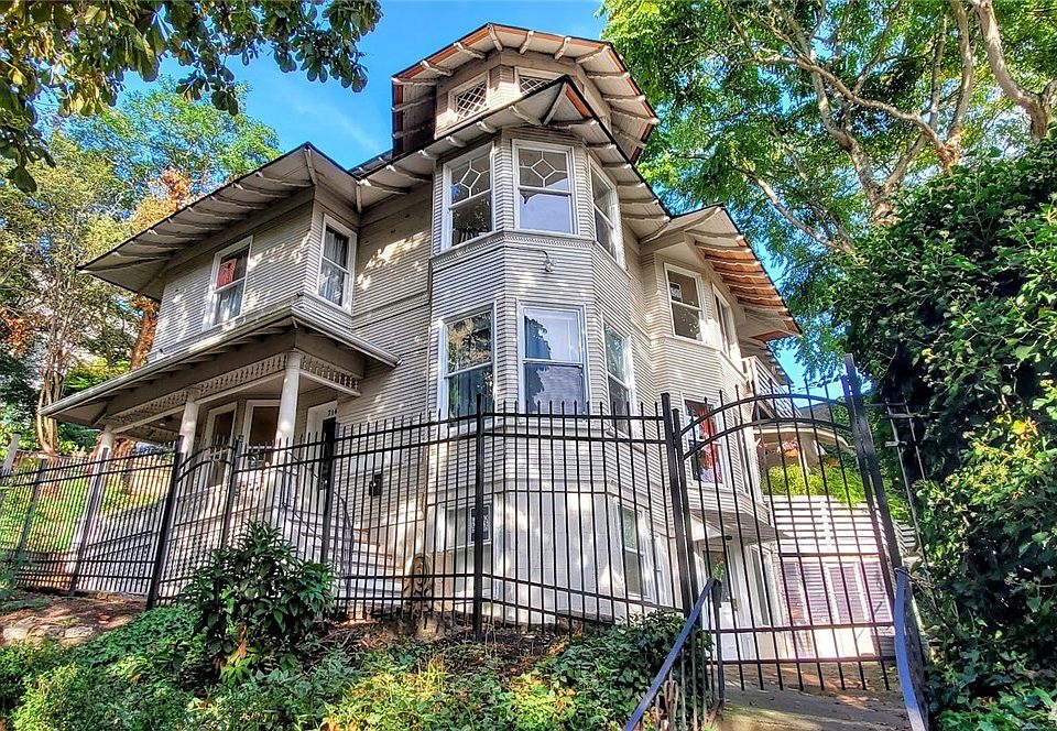 2nd image of 714 1st Ave W