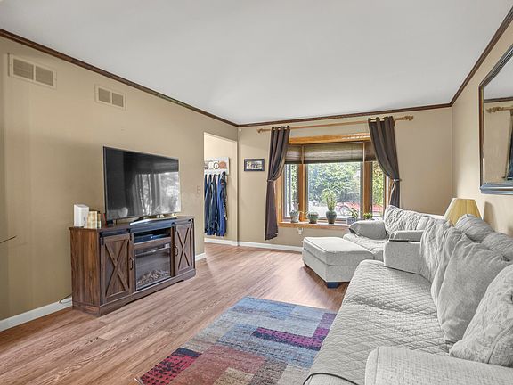 5th image of 22804 Fox Chase Ln