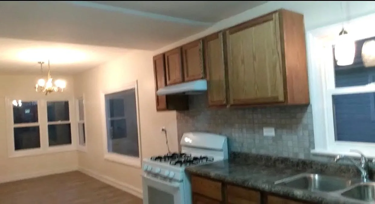 2 bed, 996 sqft, $2,100 — Photo 1