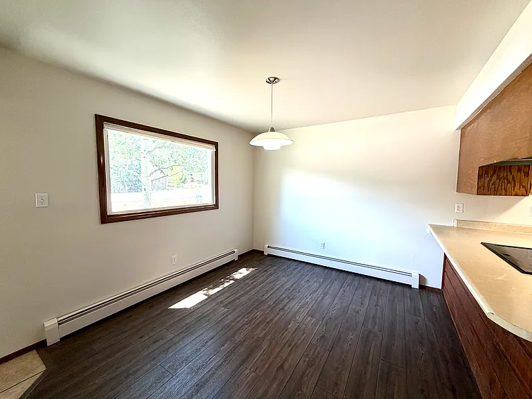 609 Belford St — Photo 9