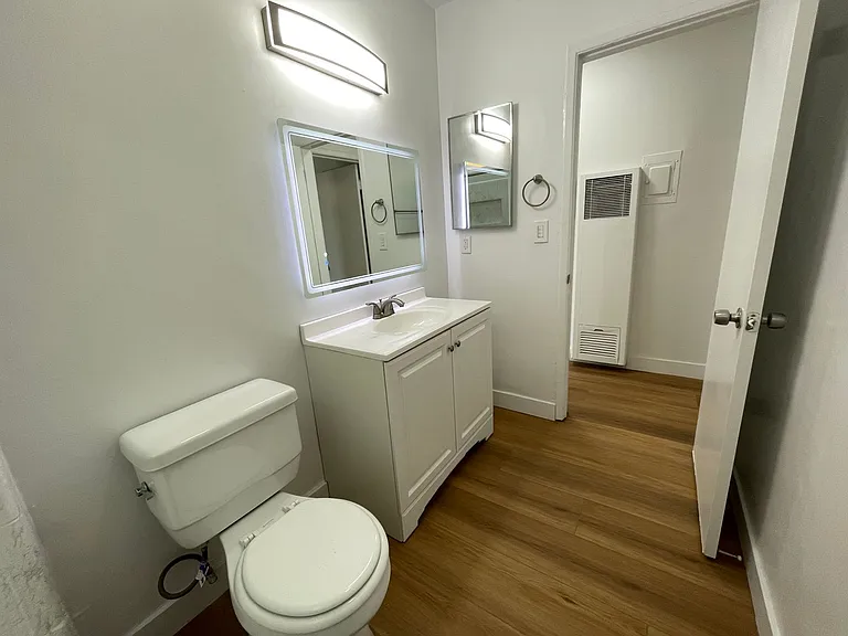 7351 Variel Ave — Photo 36