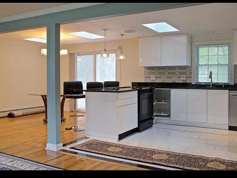 54 Maplewood Dr #2 — Photo 16