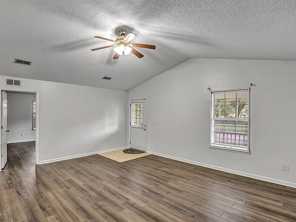 3rd image of 3215 Corby St