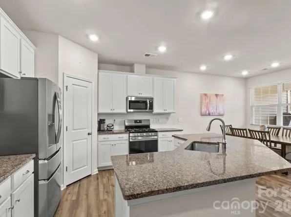 14136 Castle Nook Dr, Charlotte, NC 28273