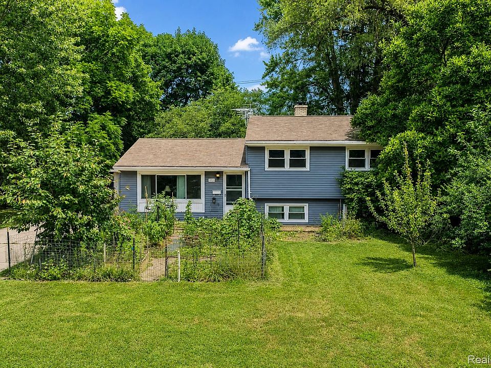 1st image of 1421 Cedarhill Dr