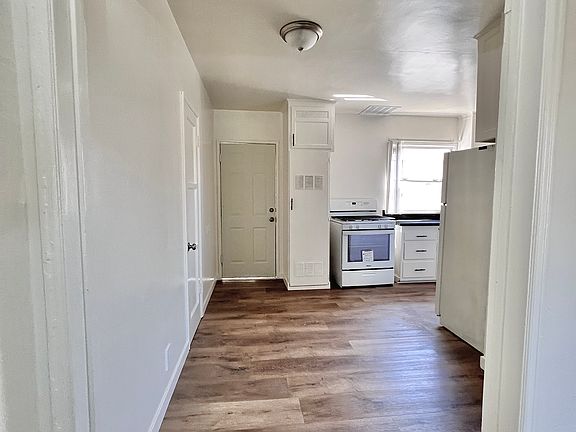 5th image of 1510 N Buena Vista St #A