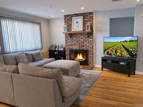 3rd image of 88 E Valley Stream Boulevard #9