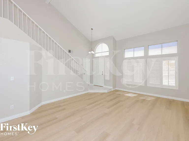 277 Fairbrook Dr — Photo 2