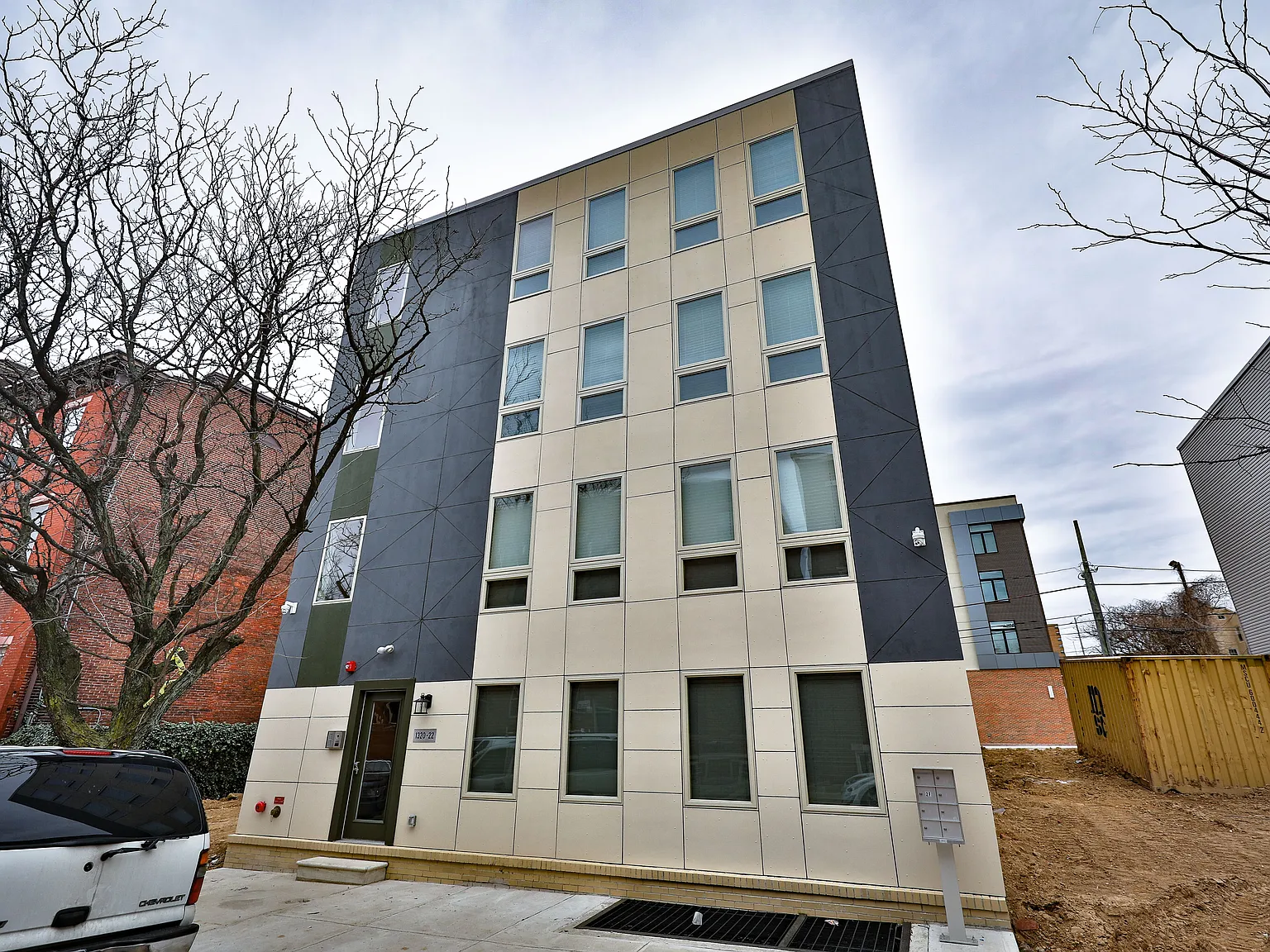 2 bed, 2050 sqft, $2,100 — Photo 2