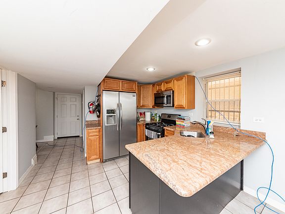 3rd image of 2833 N Albany Ave #G