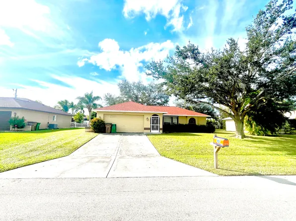 2110 SE 8th Pl, Cape Coral, FL 33990