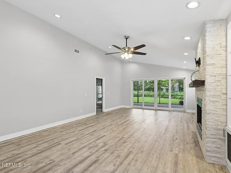 204 Crosstern Ct — Photo 20