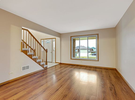4th image of 8736 Henry St