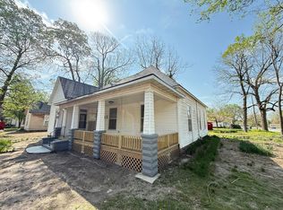 38 W Anderson St, Aurora, MO 65605
