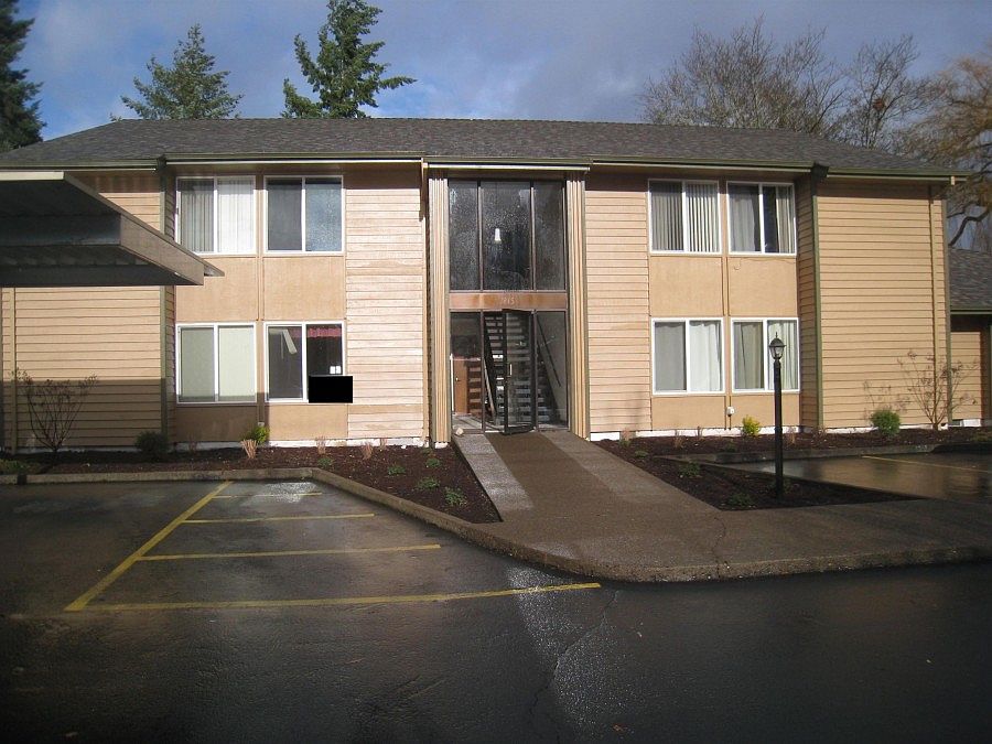 1st image of 1215 NE Grant St Unit B
