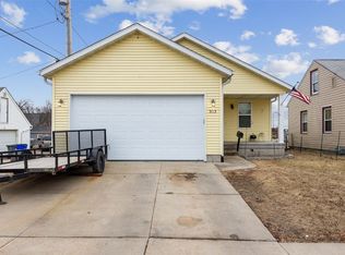 313 9th St NW, Cedar Rapids, IA 52405
