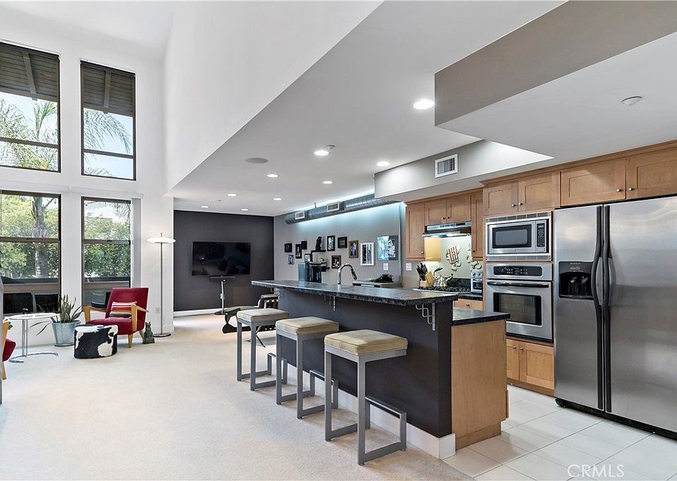 1st image of 522 S Brea Blvd