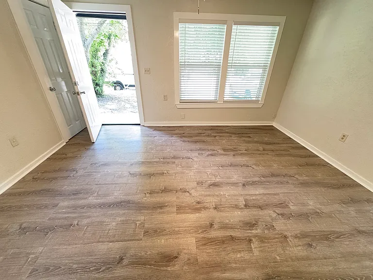 721 Perry Ave — Photo 2