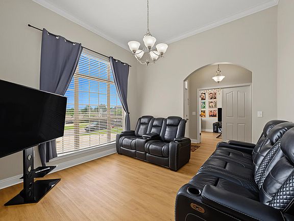 4th image of 743 Lime Ln