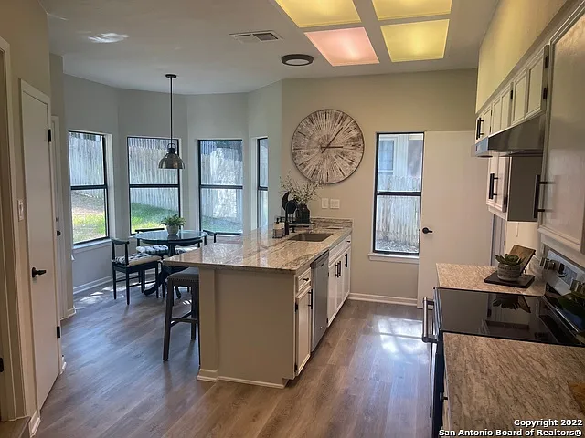 3 bed, 2.5 bath, 2323 sqft, $3,100 — Photo 1
