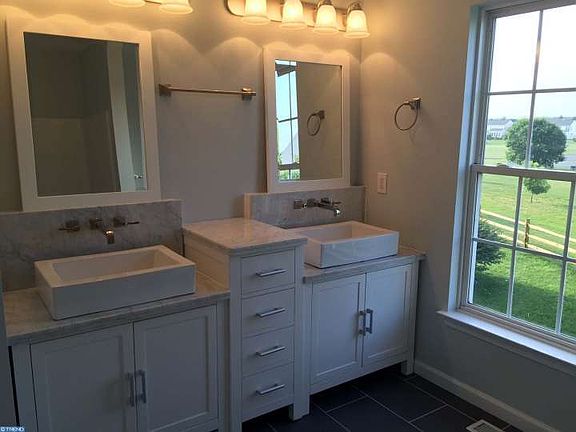 4th image of 521 Amanda Dr