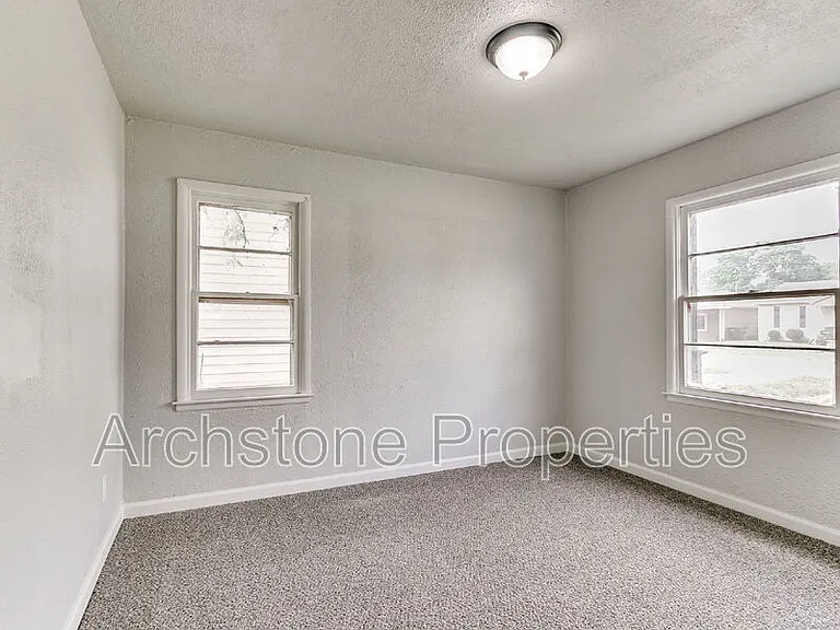 2312 Mustang St — Photo 32
