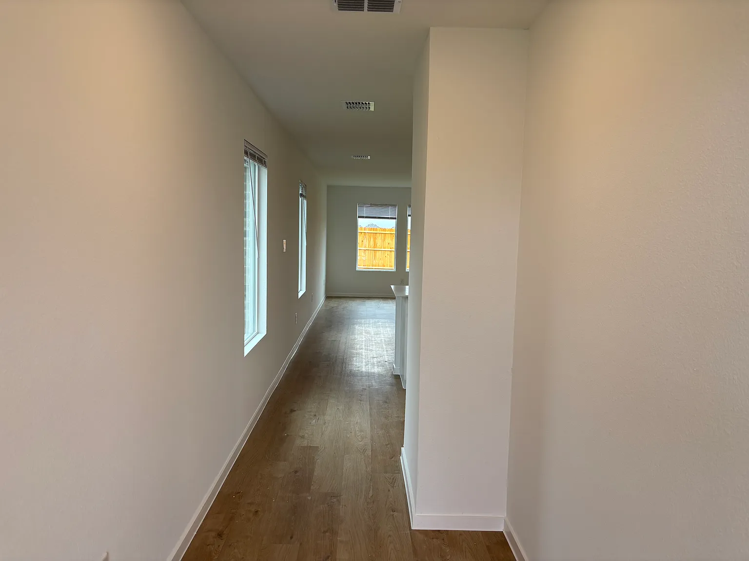3 bed, 1400 sqft, $2,200 — Photo 4