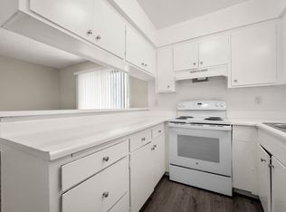 523 S Mariposa, Los Angeles, CA 90020