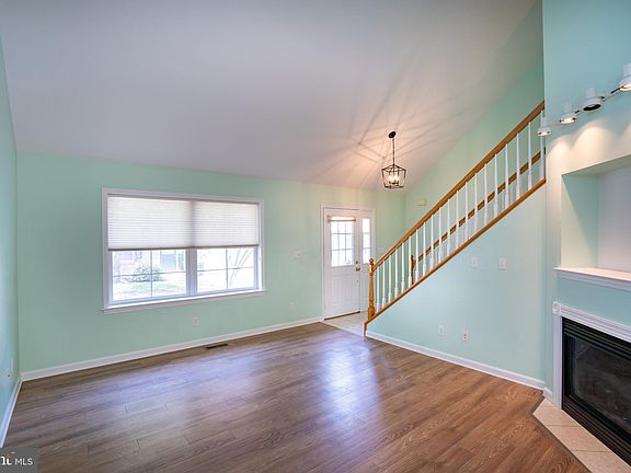 3rd image of 223 Amblewood Way