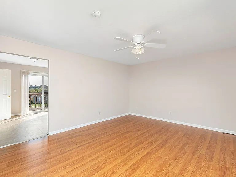 Windsor Townhomes Community — Photo 24