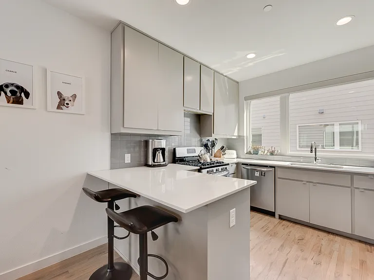 4705 Bryan St #302 — Photo 8