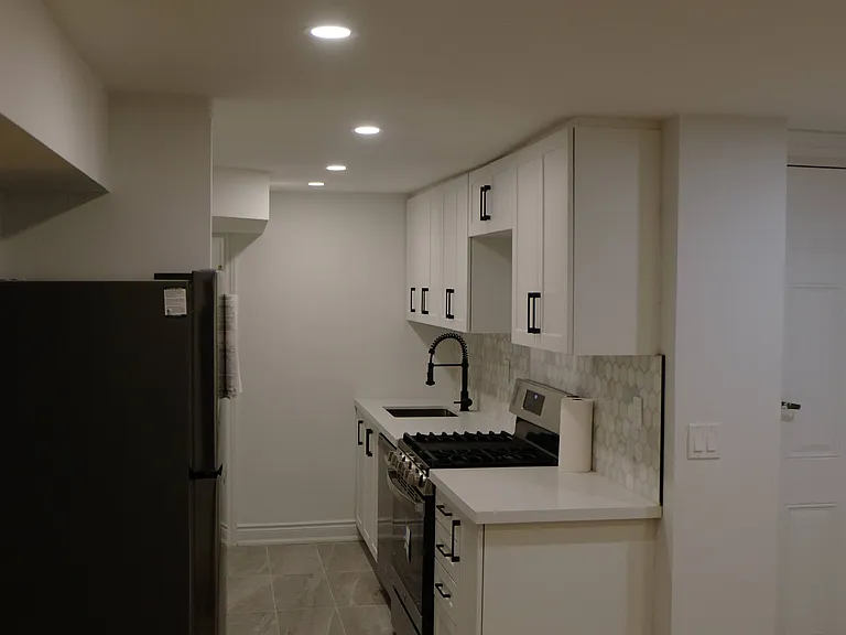 118 Sackville St #LOWER — Photo 2