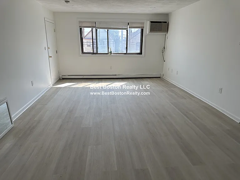 714 Winthrop Ave #102 — Photo 1