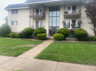 9744 5th St #8, Highland, IN 46322