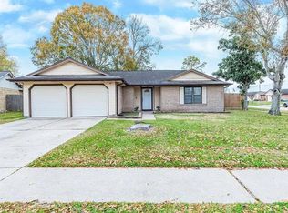 2821 Travellers St, League City, TX 77573