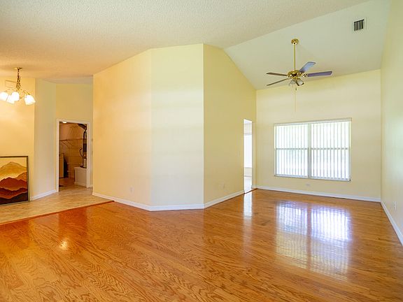 4th image of 3431 Saddle Brook Dr