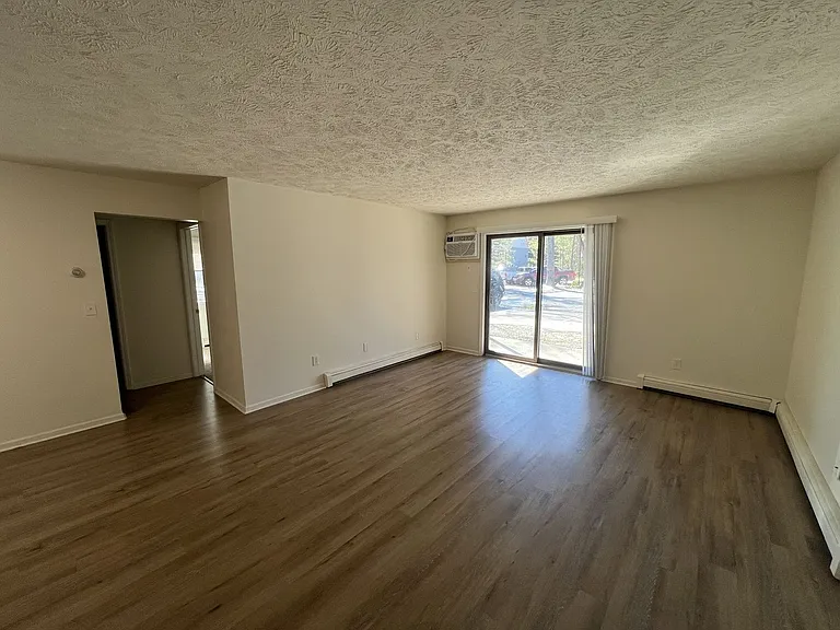 414-417 426 Munson Pl — Photo 2