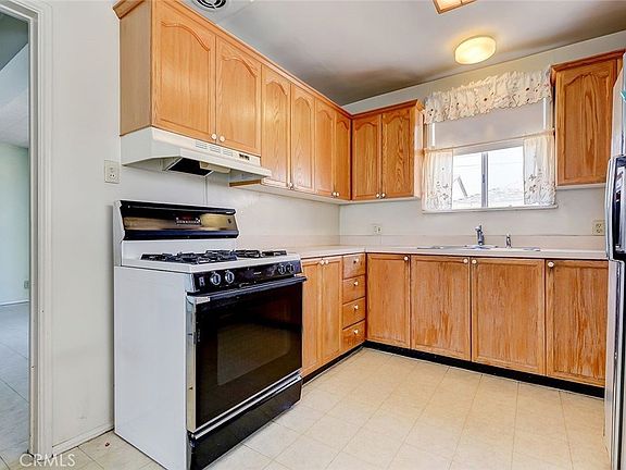 4th image of 7931 Stewart Ave