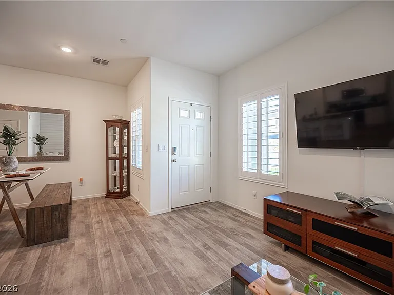 530 Gloster Ave — Photo 4