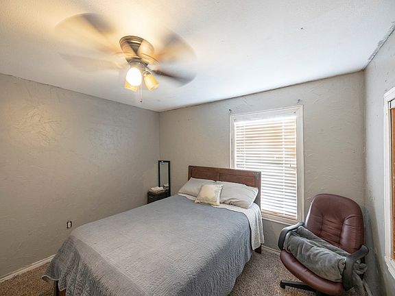 4th image of 303 McKnight Dr