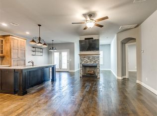 305 Golden Leaf Ct, Moore, OK 73160