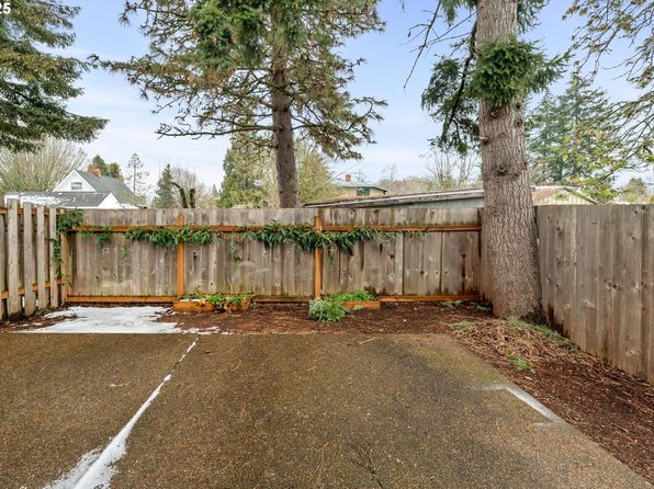 salem-oregon-2101567058 picture