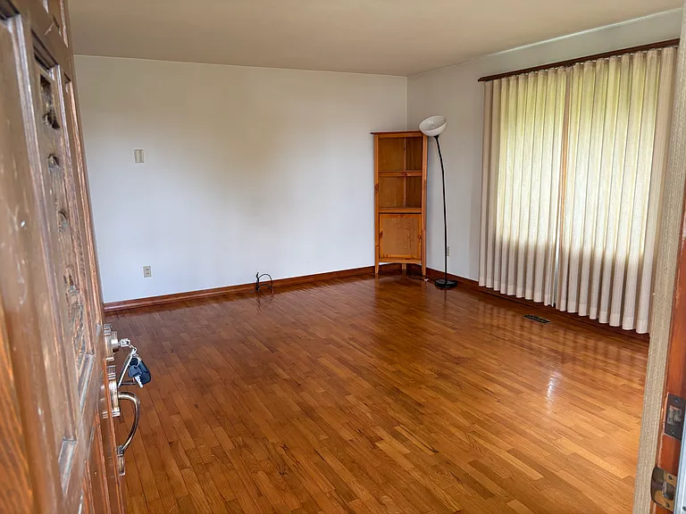 1221 Sunset Pl — Photo 4