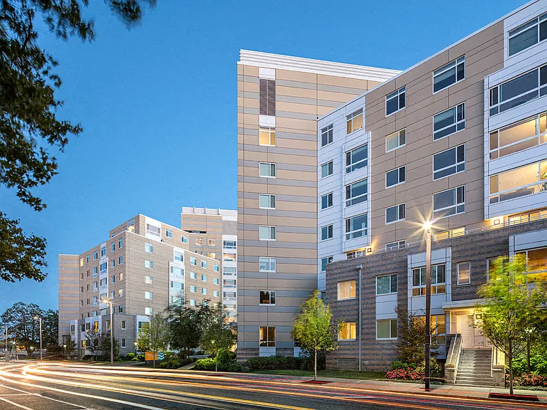 Peninsula Apartments — Photo 12