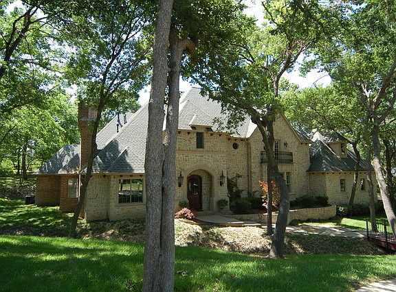 2nd image of 481 Oakwood Cir