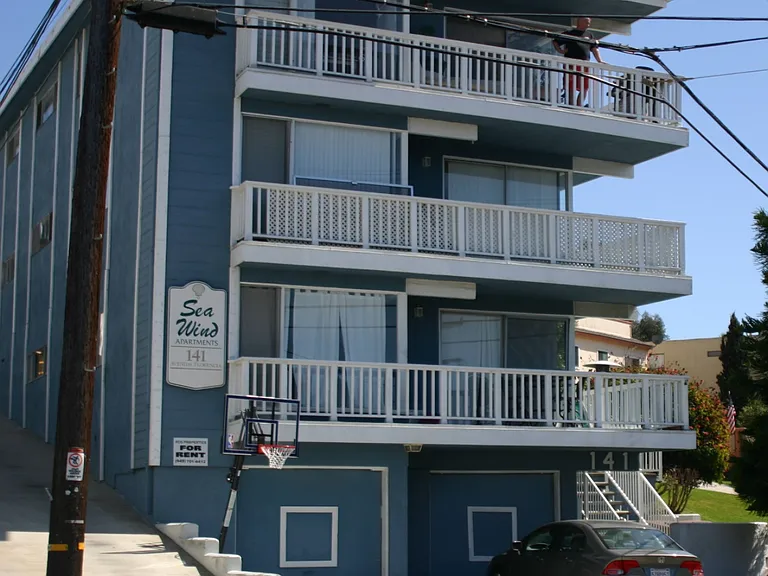 141 Avenida Florencia — Photo 2