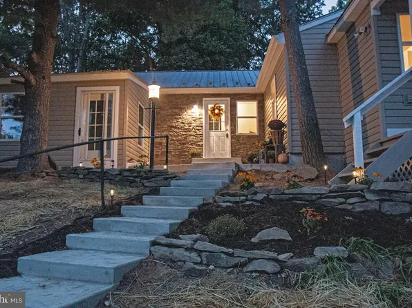 344 S Crawford Rd, Hummelstown, PA 17036