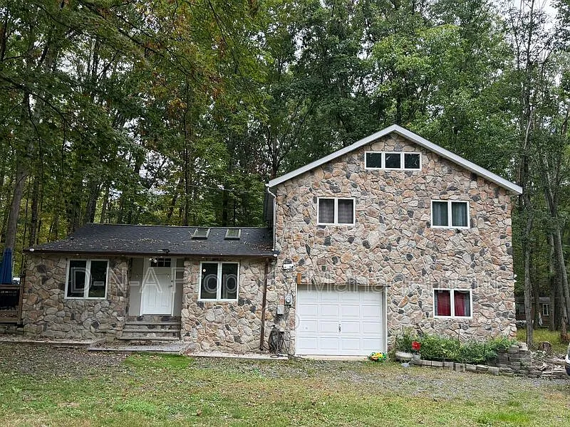 3 bed, 2.0 bath, 1686 sqft, $2,250 — Photo 1