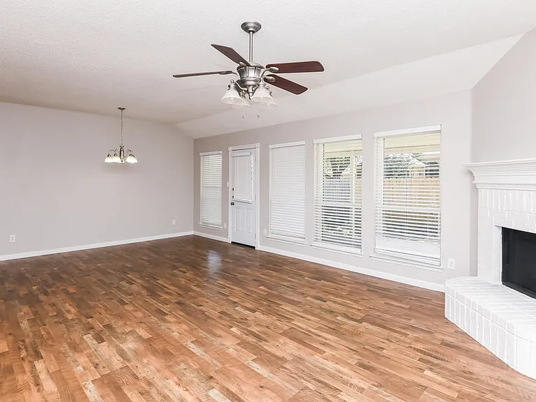 415 Marybeth Dr — Photo 7